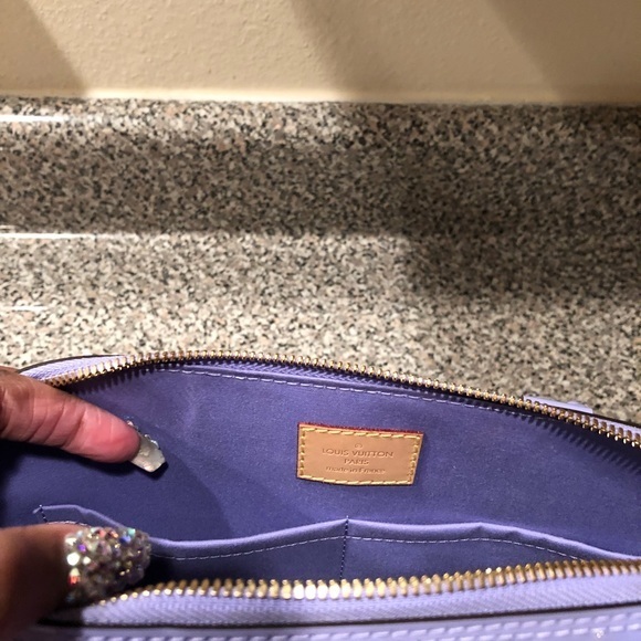 Louis Vuitton Handbag - Picture 5 of 5